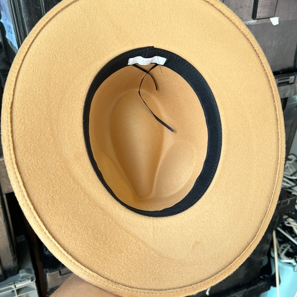 New felt ran wide brim hat - Picture 3 of 4